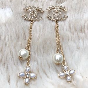 CHANEL I Authentic Pearl Dangle Earrings